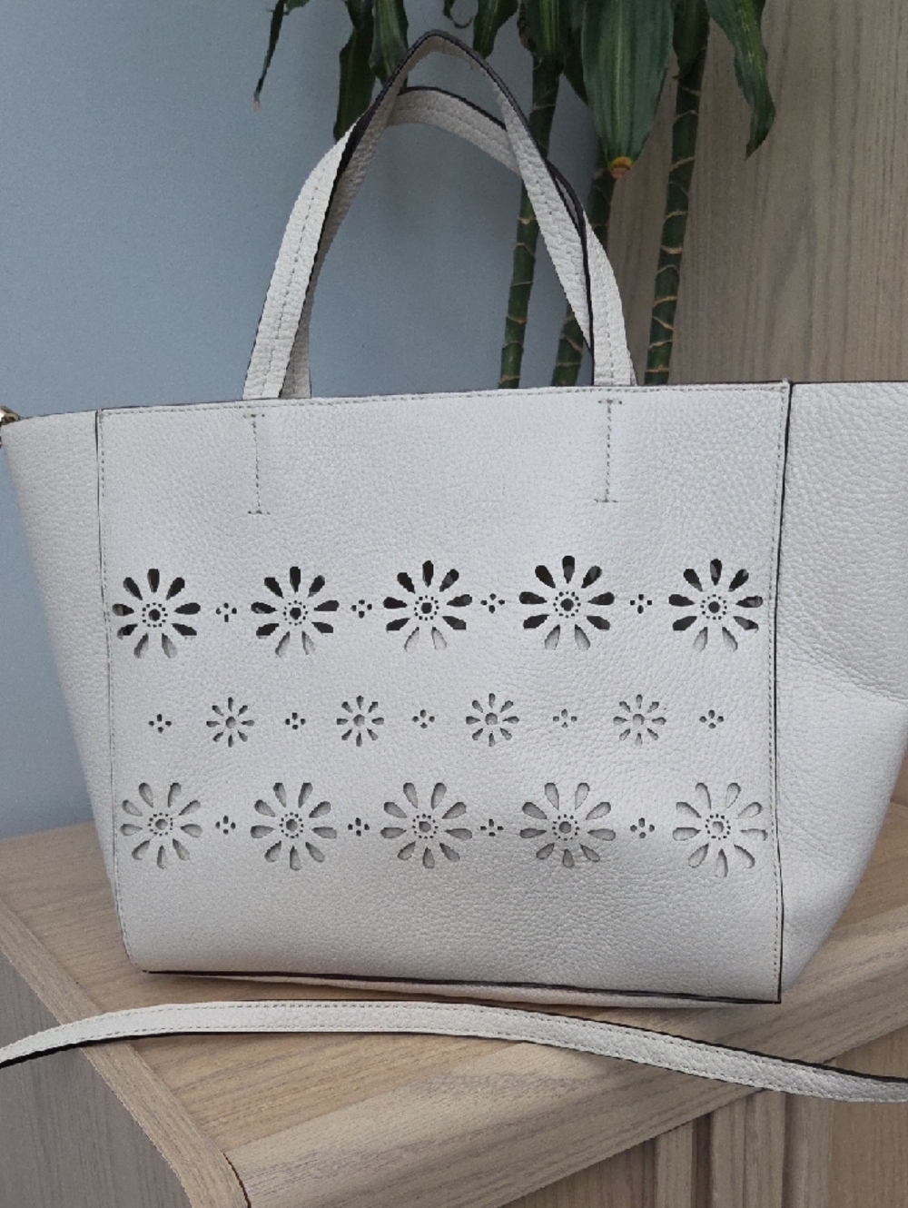 kate spade Elizabeth Faye Drive Perforated Leather Tote In White w Gold Accents - Picture 3 of 10